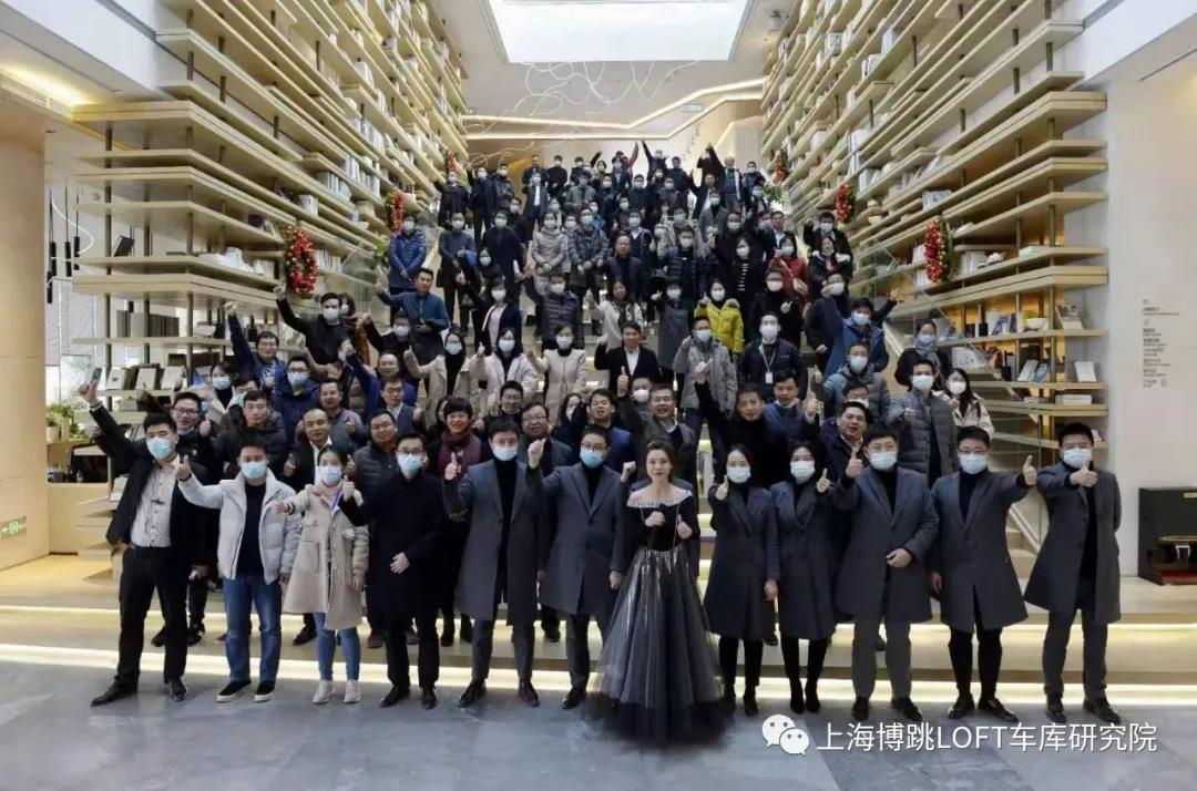 吉安全国一百多人在华侨城汉口道6号参观研讨LOFT专利车库技术！